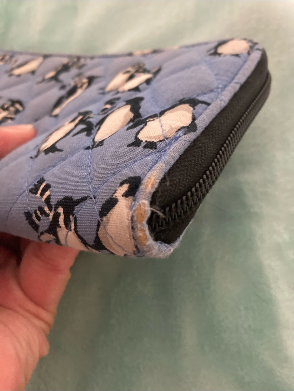 Vera Bradley Penguins Blue Quilted Wristlet REHAB Zipper Wallet (FAIR CONDITION) - Picture 6 of 8